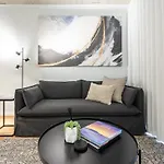 Cosy Couples Retreat Studio Apartment!
